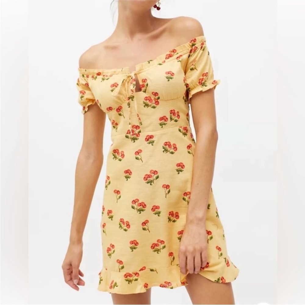 Urban Outfitters Magpie Mini Dress Yellow Cherry Print Off the Shoulder Size XS